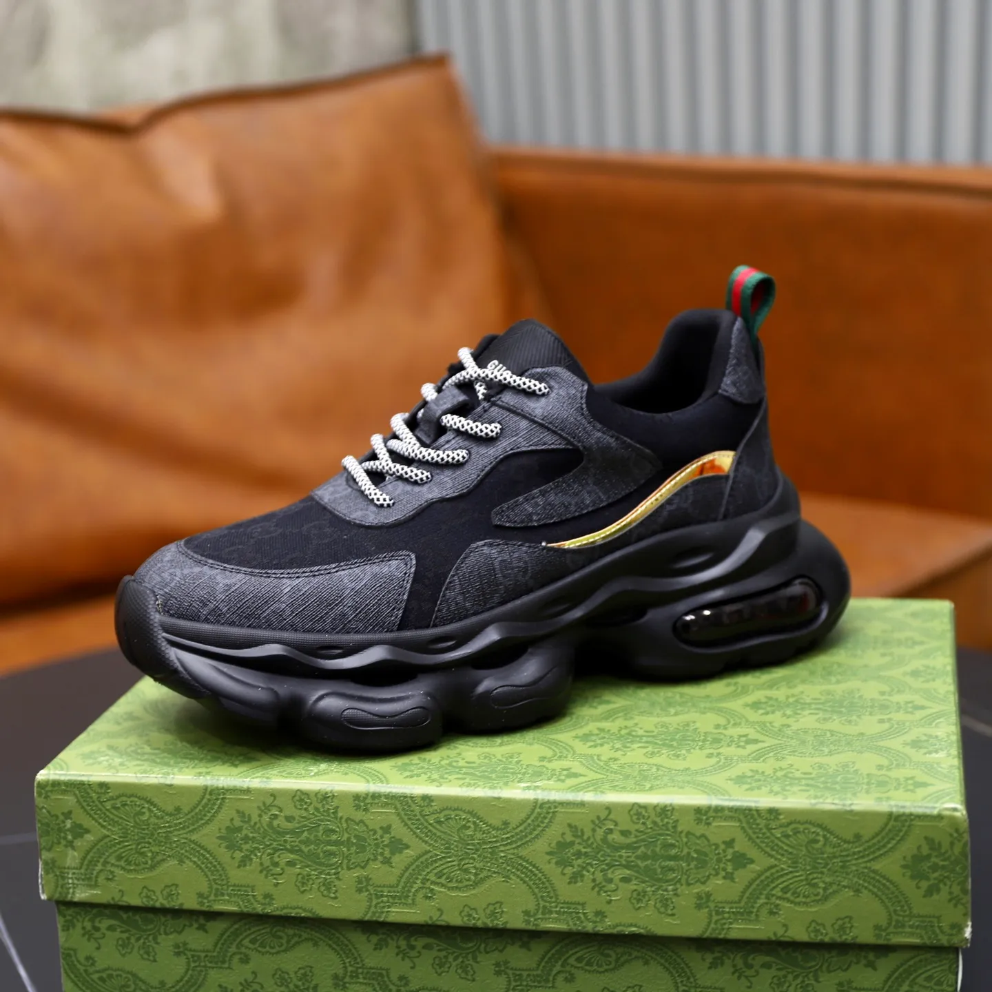Ex-factory price: 462💰🙅‍♂️🙅‍♂️🙅‍♂️ Brand: Gucci GUCCi Standard code: 38-44 (45 customized) Grade: Same as the official website Material: Original cowhide material spliced with brand cloth Comfortable and breathable lining Lightweight and wear-resistant sports outsole Style category: Men's fashion casual shoes Running sports shoes Distinguished luxury brand elements Top luxury color: actual picture color
